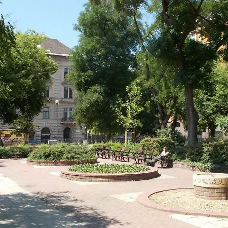 Klauzal In The Centre